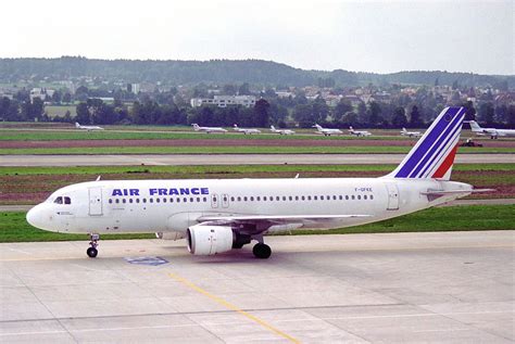 How Does The Original Airbus A320-100 Differ From The More Popular A320 ...