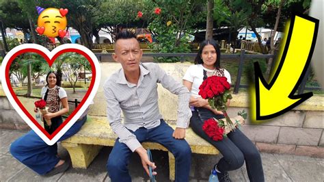 COLON con un RAMO de ROSAS le DEMUESTRA el CARIÑO y APOYO de EMELI