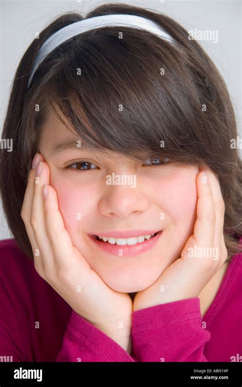 Niña Bonita De 11 Años Fotografías E Imágenes De Alta Resolución Alamy