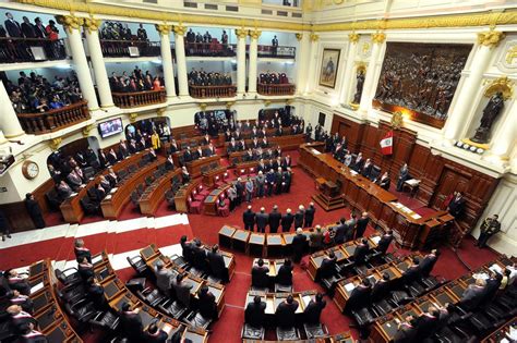 Escándalo en Perú un congresista defendió las relaciones sexuales