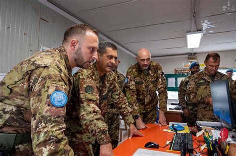 Libano Il Generale Figliuolo Tra I Caschi Blu Del Contingente Italiano