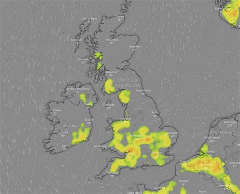 london weather heavy risk  thunder  showers  hit capital met