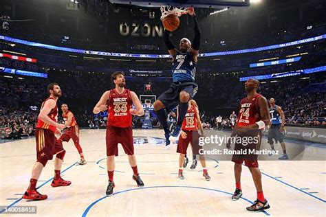 Kobe Bryant Vs Knicks Photos And Premium High Res Pictures Getty Images