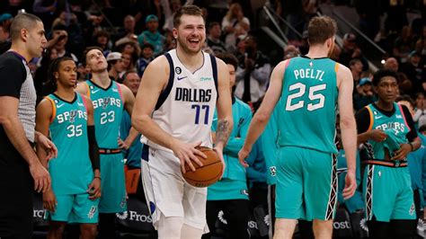 Luka Doncic Scores 51 Points As Mavs Pull Out Win Vs Spurs Espn