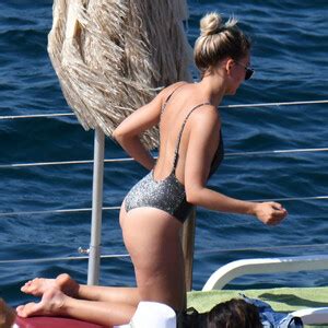 Ema Kovac Stuns In An One Piece Bikini In Ischia Photos Leaked Nudes Celebrity Leaked Nudes