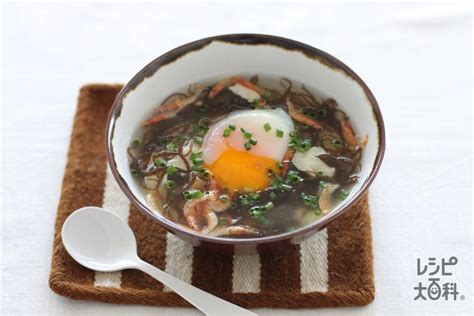 豆腐とレタスのうま塩中華いための献立（主食：もずくと温玉の中華風スープかけごはん、副菜：かぼちゃとれんこんの揚げ浸し）｜献立・メニュー