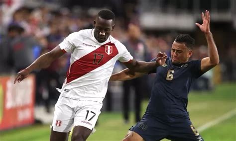 Luis Adv Ncula Super A Paolo Guerrero En Partidos Con La Selecci N