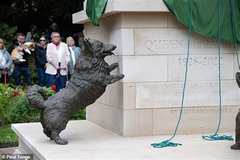 Historic Moment First Memorial Statue To The Late Queen Is Unveiled On