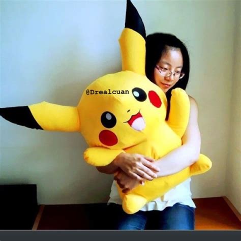 Jual Boneka Pikachu Pokemon Jumbo Besar Murah 65cm Shopee Indonesia