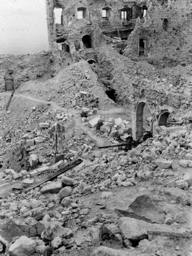 World War II: Rare Photographs the Aftermath of Battle of Monte Cassino ...