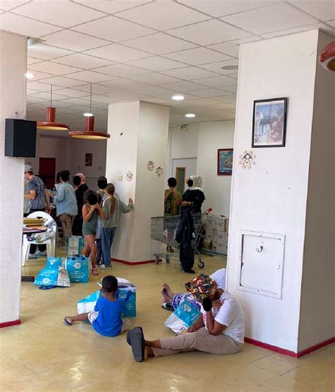 Distribution De Fournitures Scolaires Accueil De Jour Et Nuit Marseille