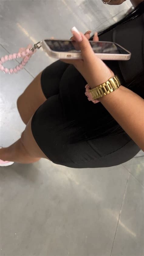 THICC And Dumb Latina Milf Spandex Leggings Yoga Pants Forum