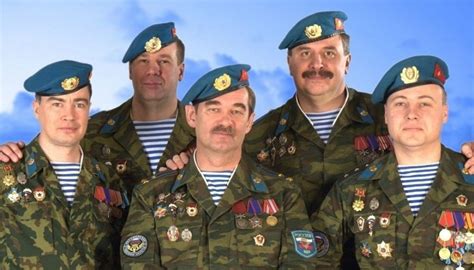 Берет десантника: малиновый или голубой цвет : какого цвета