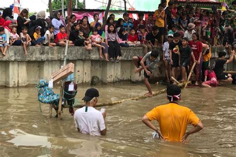 Foto Keseruan Perayaan Hut Ke Ri Di Aliran Kali Baru Pangeran