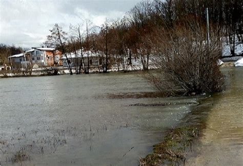 Macanovici Net CAZIN POPLAVLJEN Glavna Cesta Prema MZ Mutnik Pod Vodom