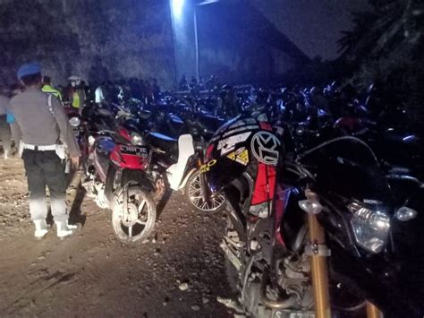 Razia Balap Liar Di Mojokerto 74 Motor Disita