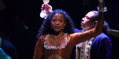 Hamilton: 5 Reason's Eliza Is The Best Character (& 5 It's Angelica)