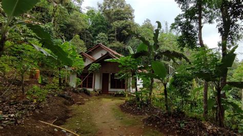 Ganjlung Kampung Terpencil Di Pegunungan Di Kelilingi Hutan Sungguh