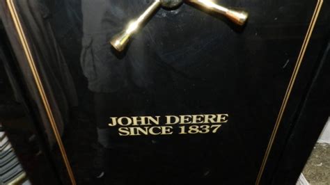 429: nice john deere gun safe model D-23, works great, : Lot 429