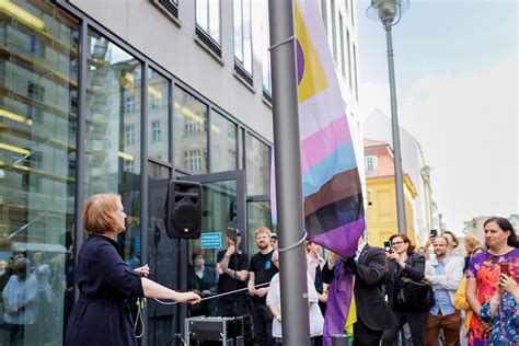 BMFSFJ Flagge zeigen für Akzeptanz gegen Gewalt und Diskriminierung