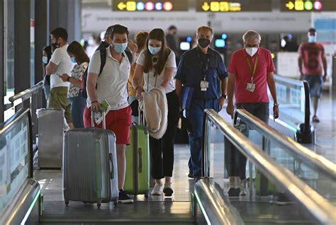 Anvisa volta a obrigar uso de máscara em aeroportos e aviões Jornal O