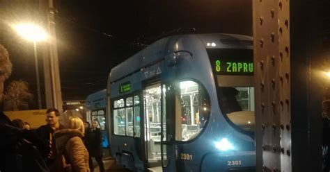 Tramvaj Je Isko Io Iz Tra Nica Promet Blokiran Velike Kolone Sata