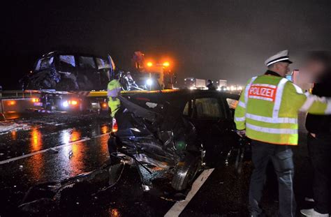 Unfall Mit Neun Fahrzeugen Sorgt F R Kilometer Stau