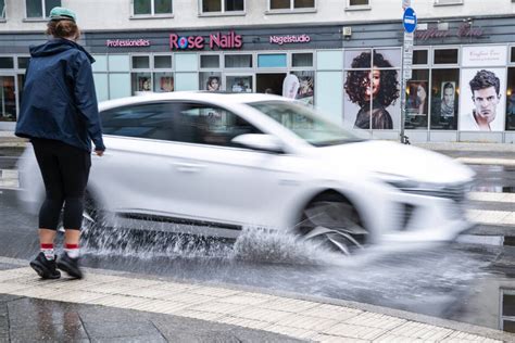 Erneut Unwetter Mit Starkregen Ber Berlin Mehr Als Feuerwehr Eins Tze