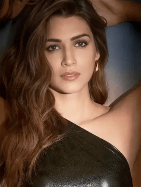 Kriti Sanon New Movie Shehzada Box Office Collection The Biography Wala