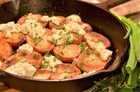 Simple Skillet Potatoes With Garlic And Herb Cheese Skillet Recipes