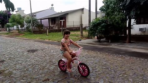 Laura Andando De Bicicleta YouTube