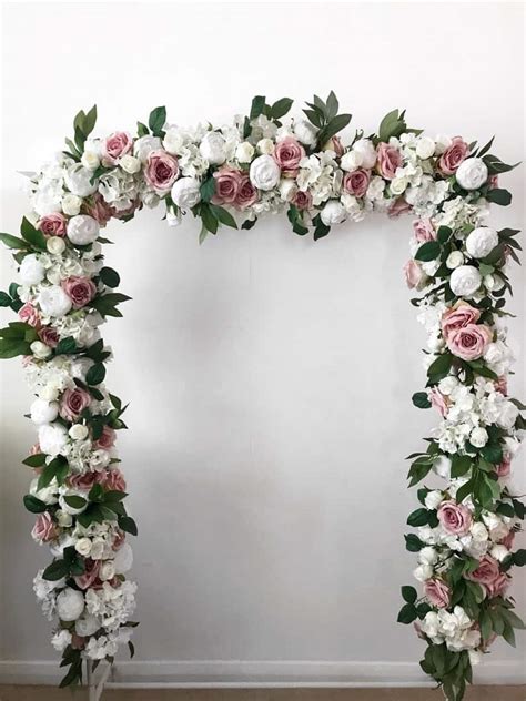 7 Beautiful Wedding Arch Garland Ideas We Just Can't Stop Staring At