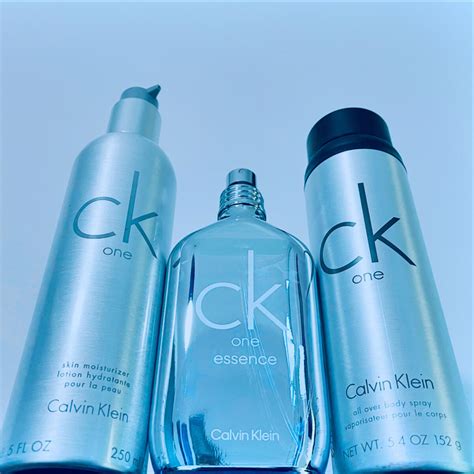 CK One Essence Calvin Klein una novità fragranza unisex 2024