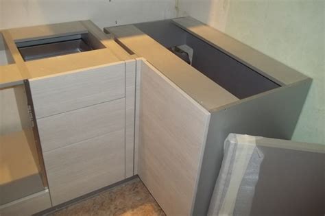 Размеры угловой тумбы под мойку для кухни в кухонном гарнитуре - 88 фото