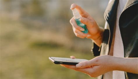 Est A Forma Correta De Limpar O Seu Celular Sem Arranhar A Tela