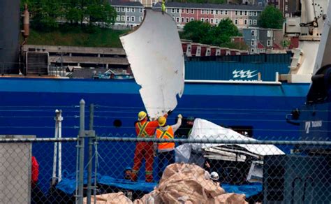 Así lucen los restos del submarino Titan recuperados del fondo del