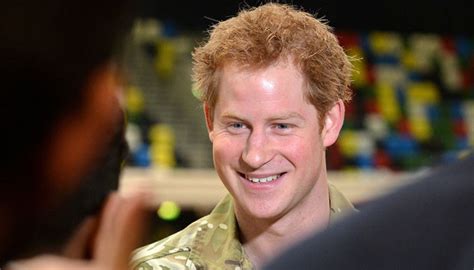 Le prince Harry a demandé à lâcher ses cheveux par une ancienne