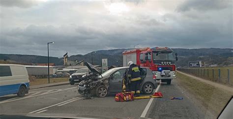 Zderzenie pojazdów w Łososinie Dolnej Występują utrudnienia w ruchu