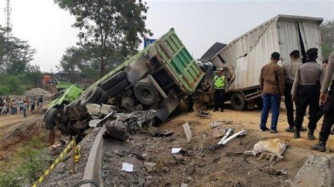 Proses Identifikasi Jenazah Korban Kecelakaan Maut Di Tol Cipularang