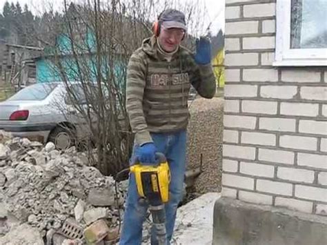Отбойный молоток DeWALT в работе - YouTube
