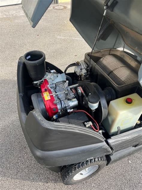 KARCHER KM 100/100 - LPG STROJ ZA POMETANJE