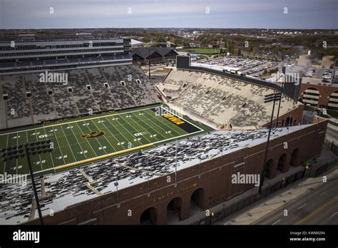 Kinnick Stadium View Hi Res Stock Photography And Images Alamy