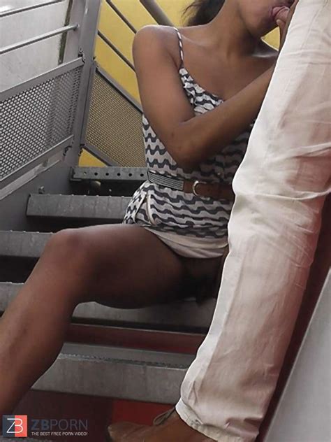 Dans Un Centre Commercial ZB Porn