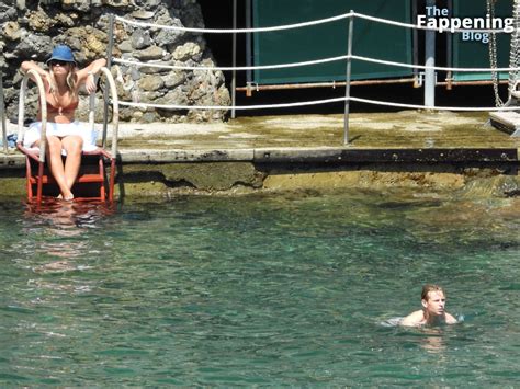 Mikky Kiemeney Frenkie De Jong Enjoy Their Vacation In Portofino