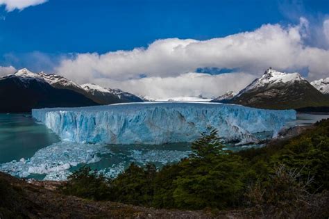 Premium Photo | Glacier and clouds in patagonia santa cruz province ...