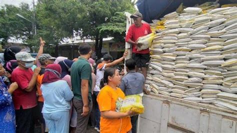 Bulog Gelar Operasi Pasar Demi Tekan Harga Beras Di Magetan Warga Rela