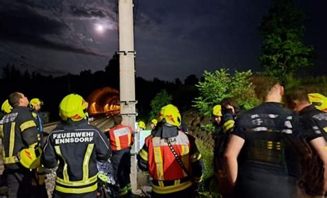 Schwerer Unfall Vor Feuerwehr Gro Bung Im Sieberg Tunnel