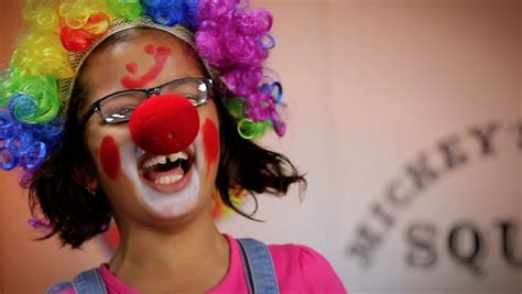 HISTORY TV18 | OMG! Unsung Heroes | The Clown Therapy