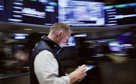 Lemah Wall Street Usai Rilis Data Pendapatan Laporan Keuangan