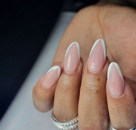 Fa Ons L Gantes D Upgrader Une Manucure Nude Nail Art Mariage Art D Ongle Mari E Ongles